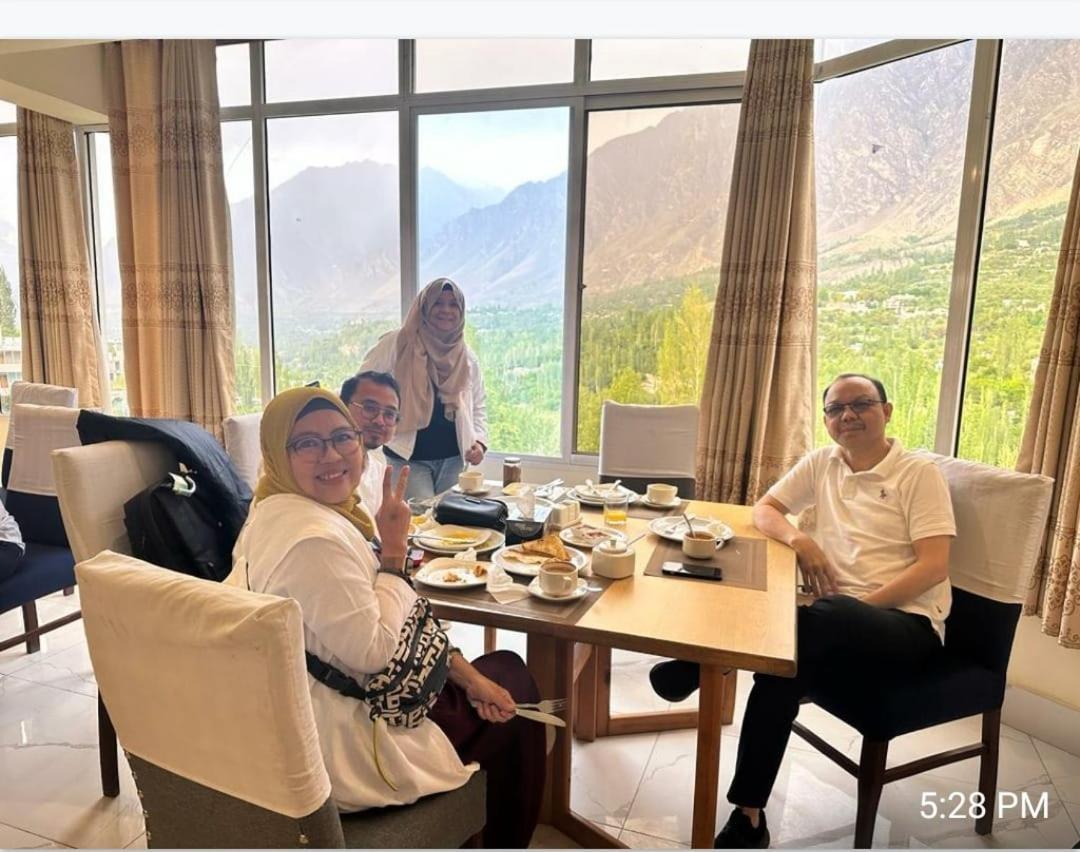 Hilltop Hotel, Hunza Karimabad  ภายนอก รูปภาพ
