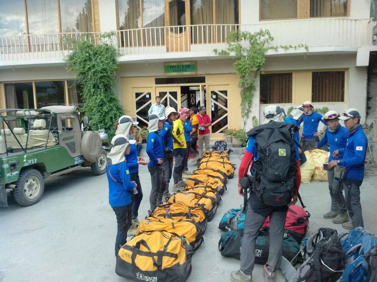 Hilltop Hotel, Hunza Karimabad  ภายนอก รูปภาพ
