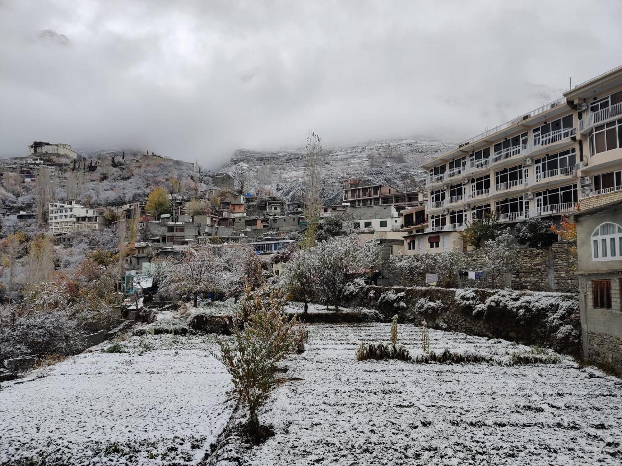 Hilltop Hotel, Hunza Karimabad  ภายนอก รูปภาพ