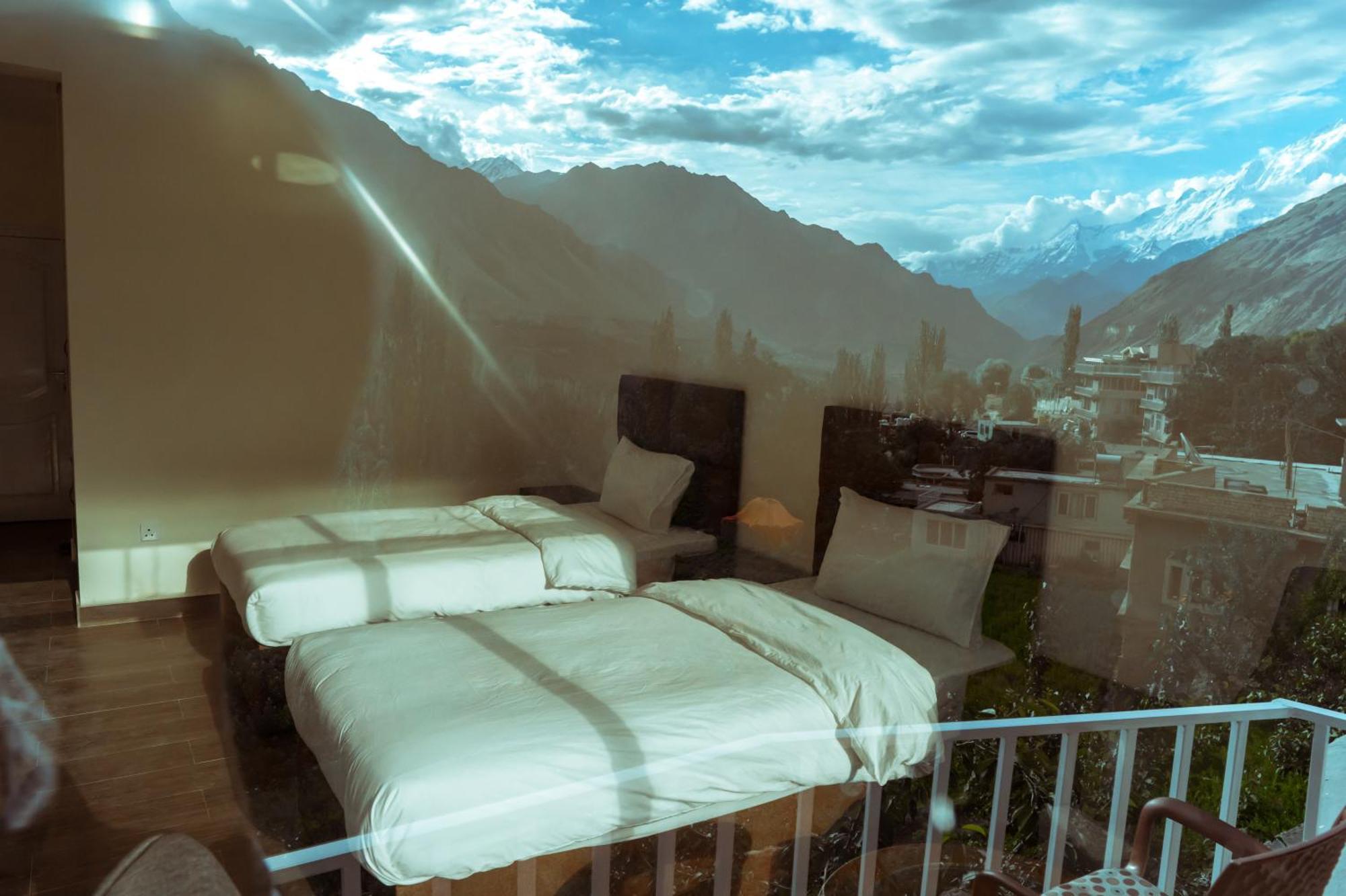 Hilltop Hotel, Hunza Karimabad  ภายนอก รูปภาพ