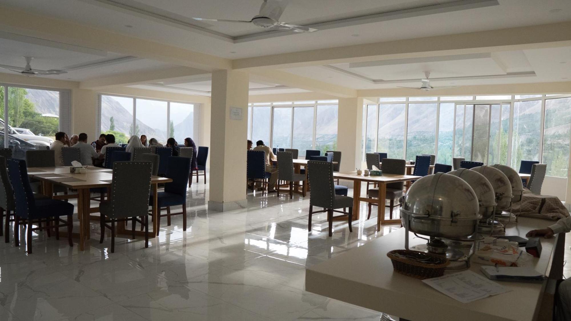 Hilltop Hotel, Hunza Karimabad  ภายนอก รูปภาพ
