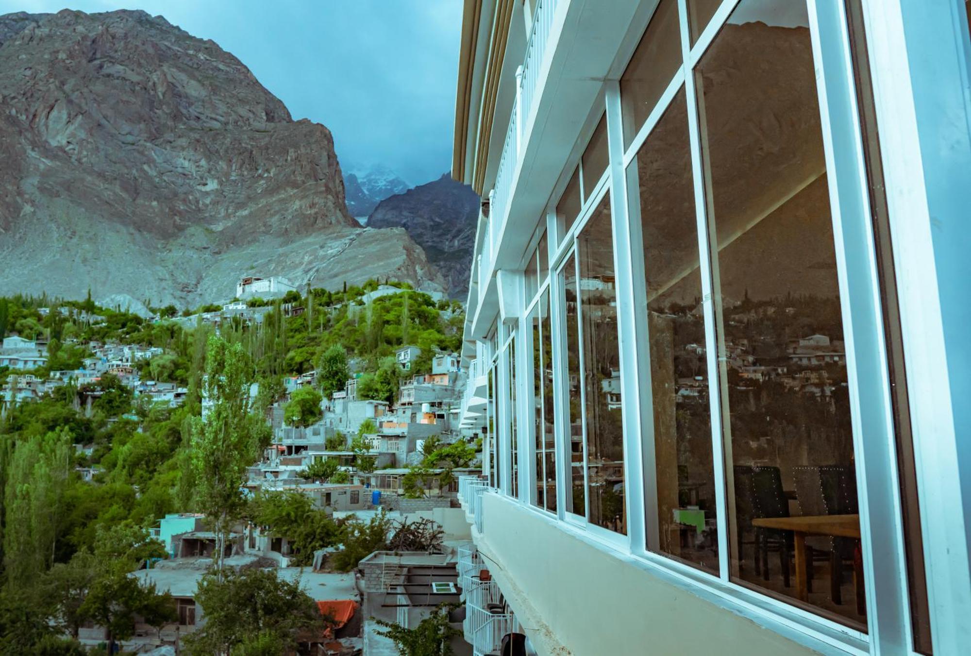 Hilltop Hotel, Hunza Karimabad  ภายนอก รูปภาพ