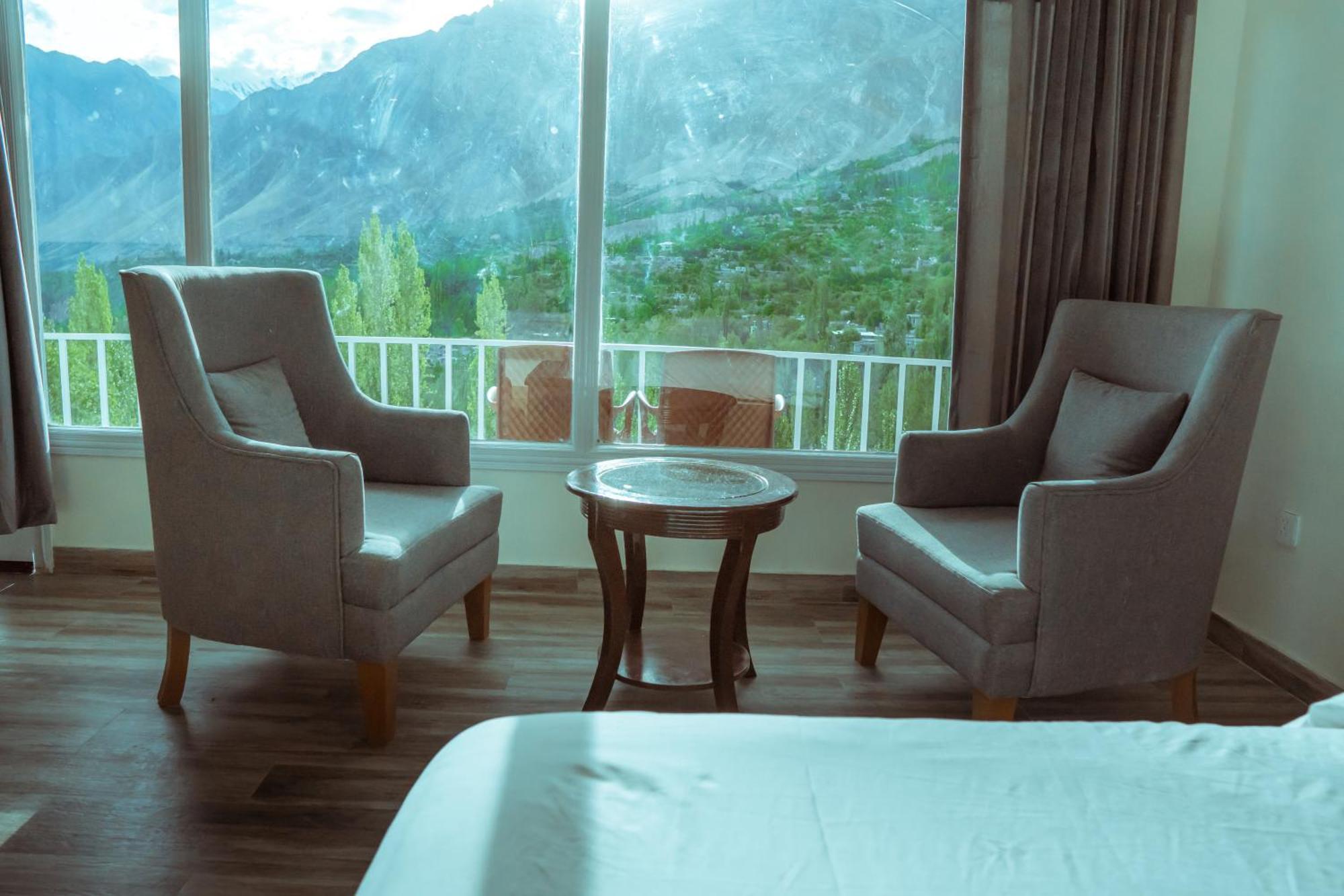 Hilltop Hotel, Hunza Karimabad  ภายนอก รูปภาพ