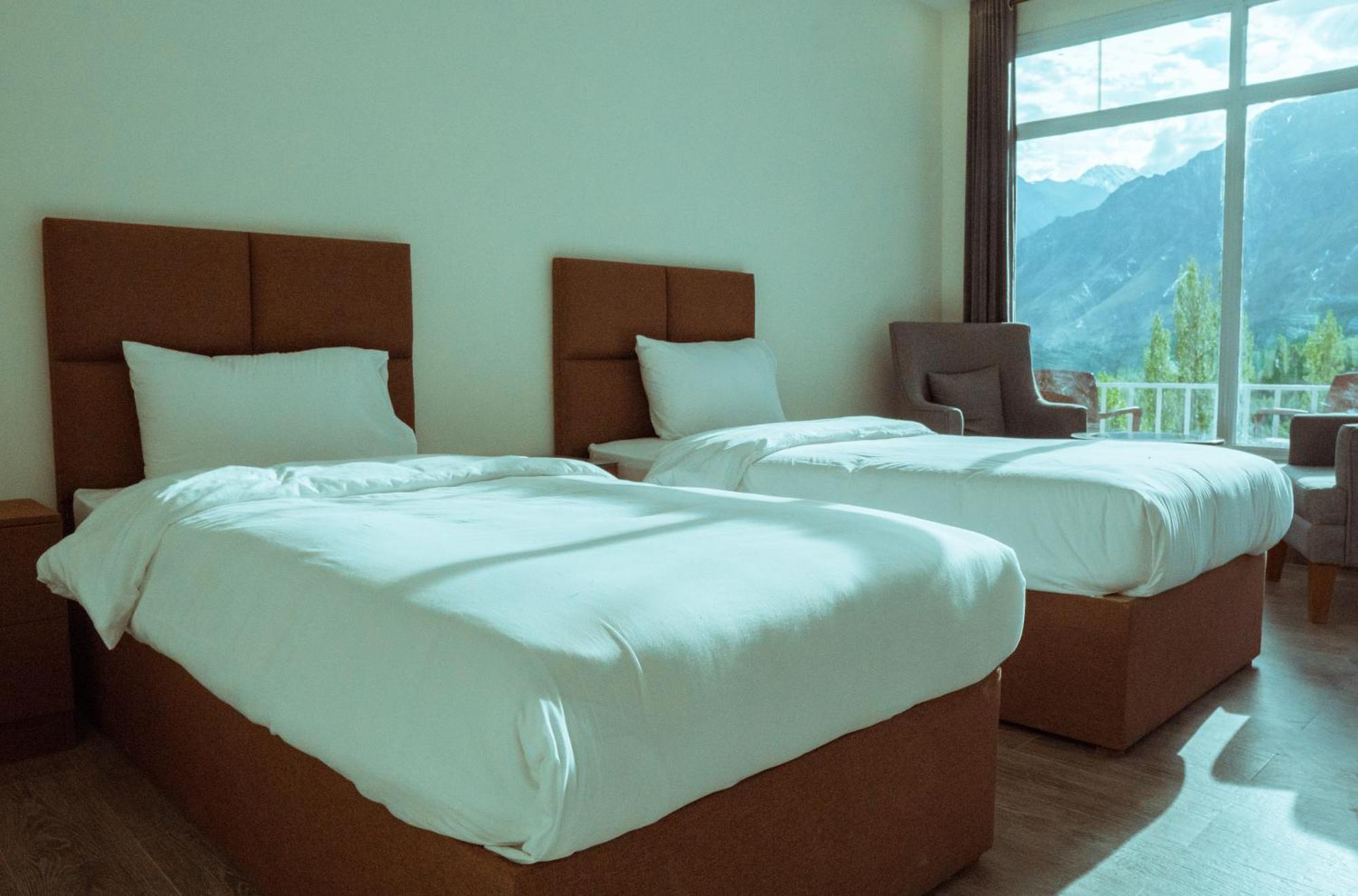 Hilltop Hotel, Hunza Karimabad  ภายนอก รูปภาพ