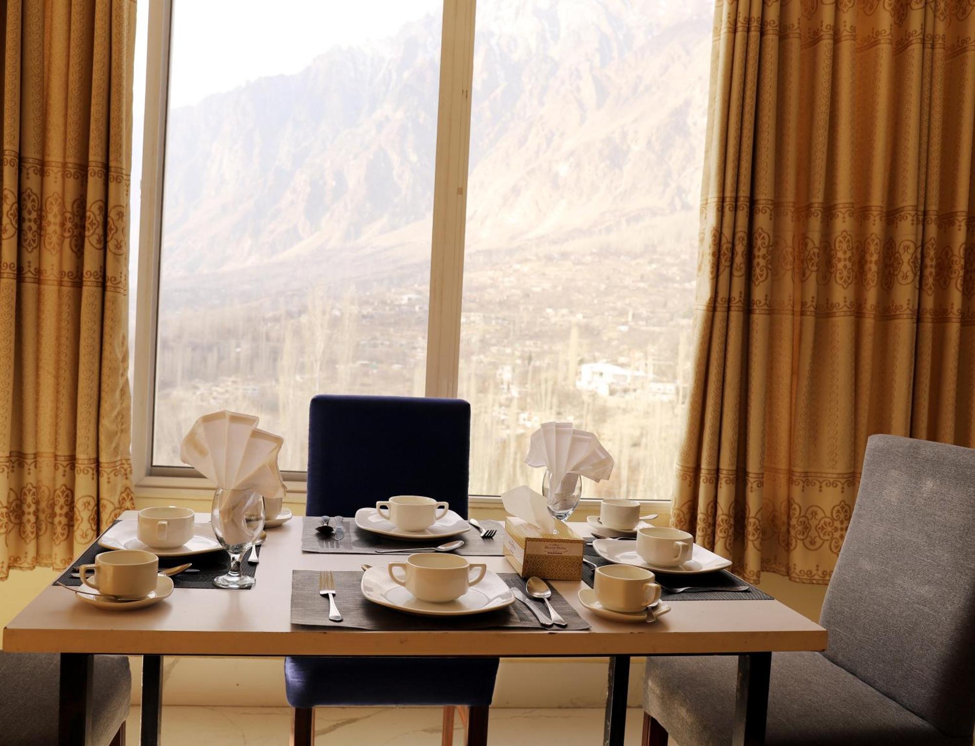Hilltop Hotel, Hunza Karimabad  ภายนอก รูปภาพ