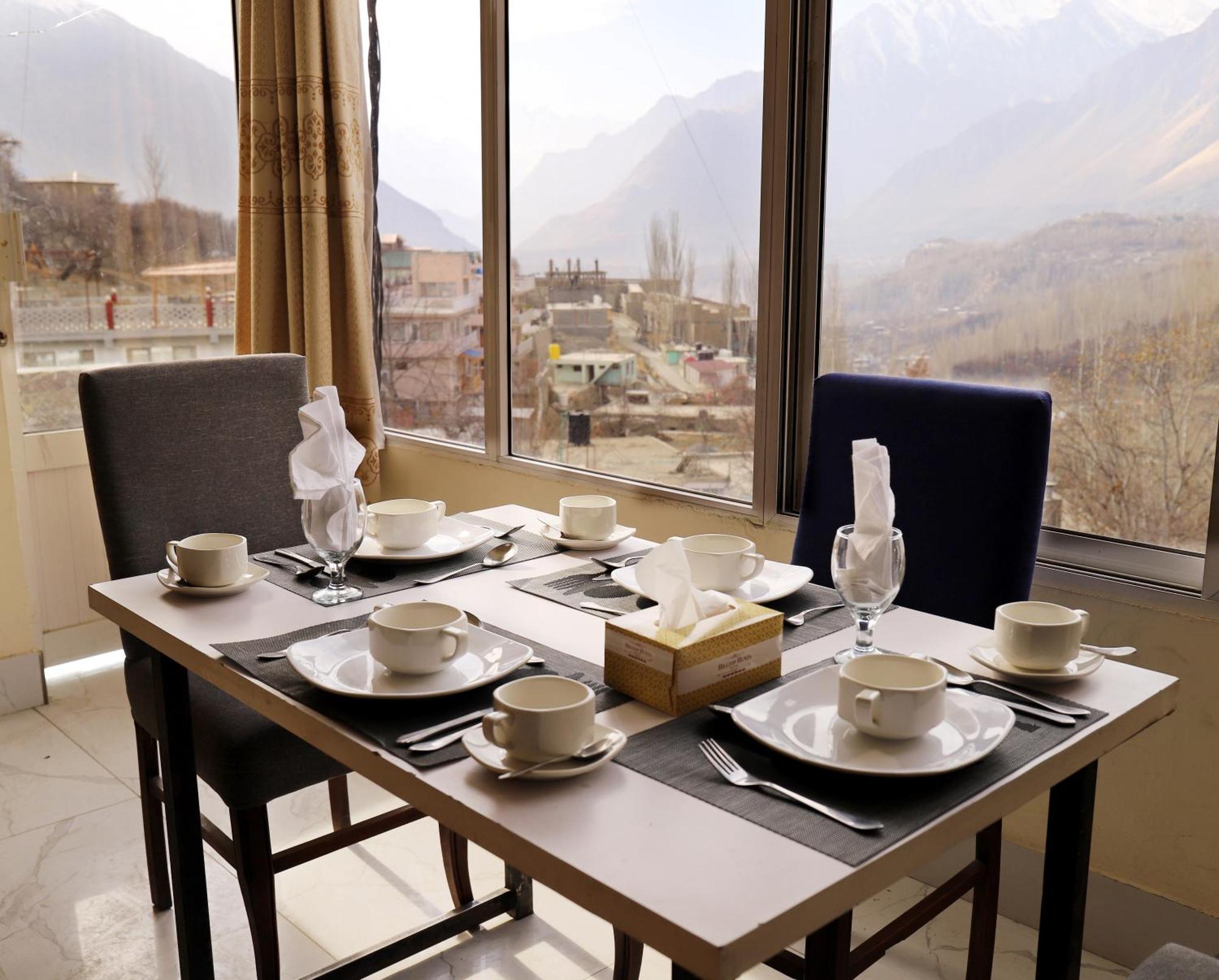 Hilltop Hotel, Hunza Karimabad  ภายนอก รูปภาพ